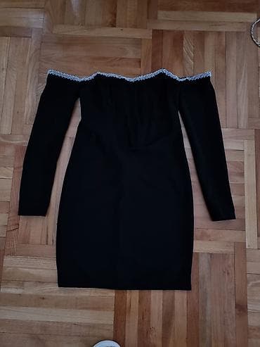 haljine 48: Elegantna crna mini haljina sa dugim rukavima i otvorenim ramenima — 3