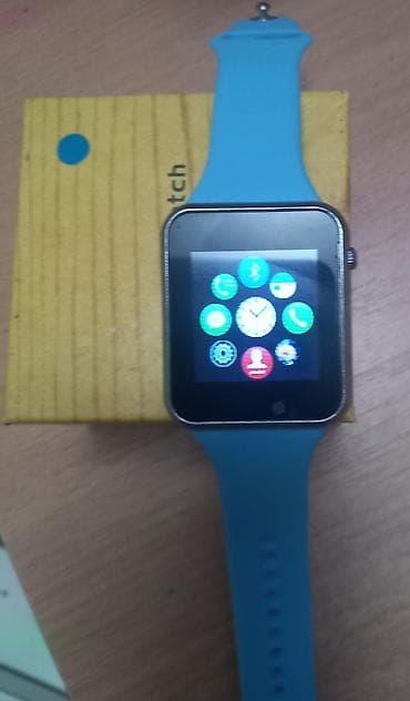 alexander mcqueen patike usce: Pametni sat sa kvadratnim ekranom i plavom silikonskom narukvicom — 1