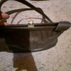 Satovi: 3 kožne tašne cena 1000 — 15