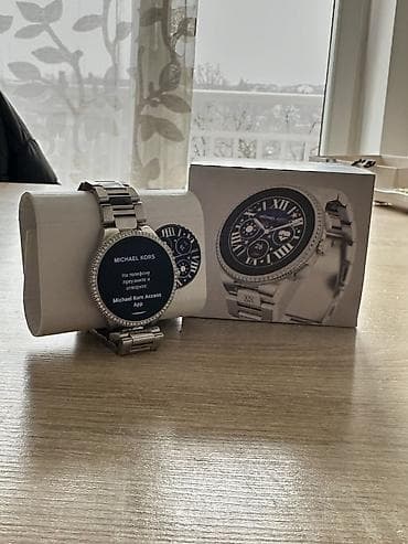 grejac za ledja: Michael Kors Access pametni sat – ženski model sa čeličnom narukvicom — 3