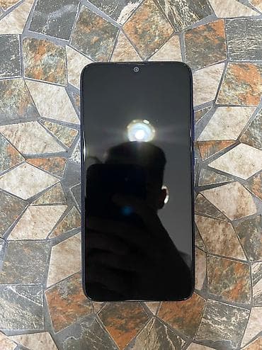 Redmi Note 7 • 4/64 GB • Telefon radi perfektno, bez ikakvih