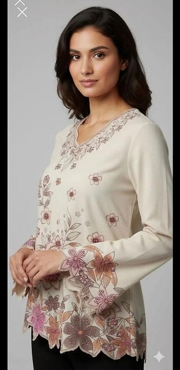 Elegantna ženska bluza sa vezom - Model: lagana bluzica sa V-izrezom