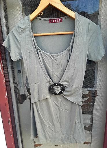 Maslinasto zelena bluza Kratak rukav. Polovna ali odlično očuvana