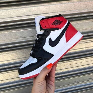 čizmice za zimu: Jordan Air 1 duboke jordanke

Novo
Brojevi 36 do 46 — 13