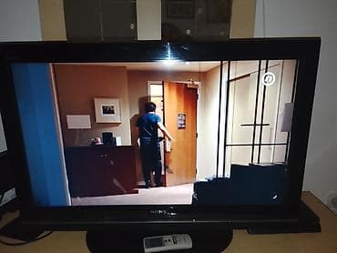 Sony LCD TV KDL-37W5830 – 37” (94 cm) ekran ima dve strafte stanje