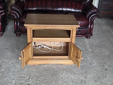 TV/AV ormarić od punog drveta (hrast ili svetli furnir), klasičnog