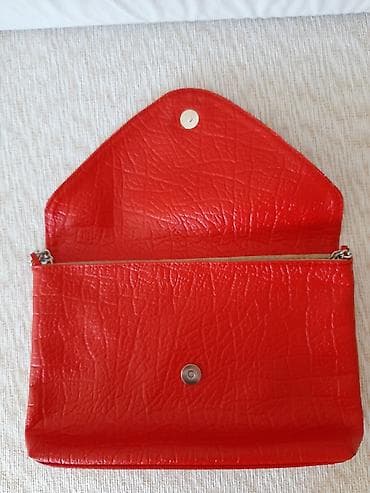 elegantne snale za kosu: Efektna pismo tasnica sa metalnim lancem,tj.kaisem.Nosena samo na — 2