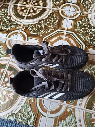 pertle za patike: Dva para sportskih patika – Champion i Adidas 1) Champion patike - — 3