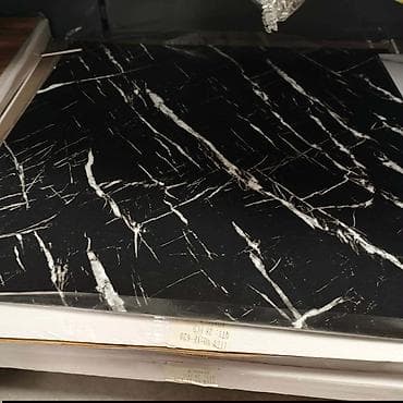 Kućni dekor: Podne obloge gumirane samolepljive. Cena po komadu 400 din. 60x60cm — 3