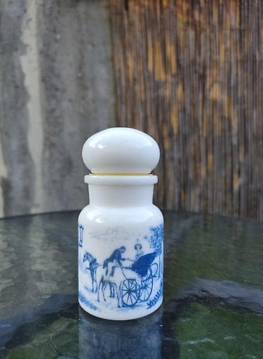 antiques: Porcelanska bočica sa poklopcem – plavo-beli pastoralni motivi - — 3