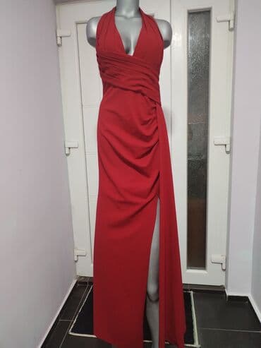 Women's Clothing: Elegantna večernja haljina u intenzivno crvenoj boji. Model oko vrata — 1