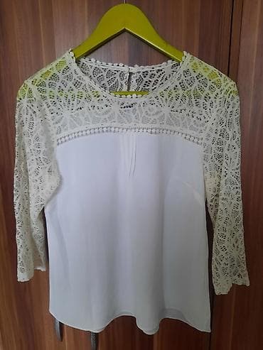 Bluza sa cipkom br.40. Lagana i udobna, prelepo stoji
