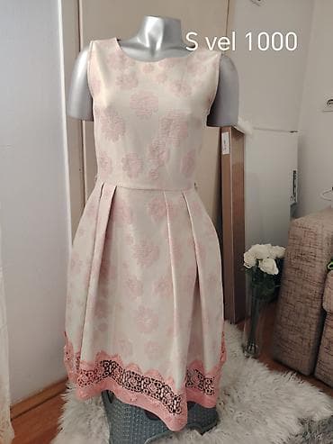 Muška obuća: Haljina bez rukava, veličina S. Elegantna A-kroja sa strukom — 1