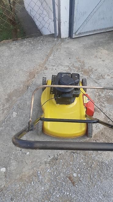 Chainsaws: Benzinska kosačica za travu – Briggs & Stratton motor - Motor at lalafo.rs — 3 Chainsaws: Benzinska kosačica za travu – Briggs & Stratton motor - Motor — 3