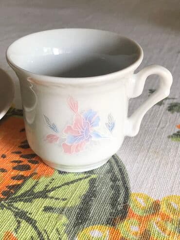 metalac šolje za kafu: Komplet od šest porcelanskih malih šoljica za kafu sa tacnama — 3