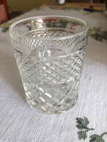 nespresso soljice za kafu: Pet čaša za vodu, sok ili žestoka pića, visina 9cm, prečnik 7cm. Čaše — 5