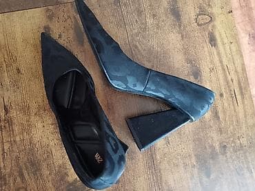 salonke novi sad: Crne salonke sa špicastim vrhom, brenda Zara. Model sa stabilnom — 1