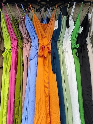mona haljina: Svileni maxi haljina s V-izrezom i pojasom - Elegantna duga haljina — 3