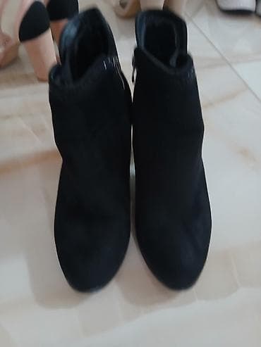 bata gležnjače: Crne ženske gležnjače sa niskom potpeticom. Model od mekane — 3