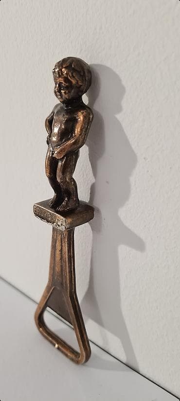 ▪︎ Prodajem metalni otvarač za flaše sa postavljenih slika u obliku na lalafo.rs ▪︎ Prodajem metalni otvarač za flaše sa postavljenih slika u obliku