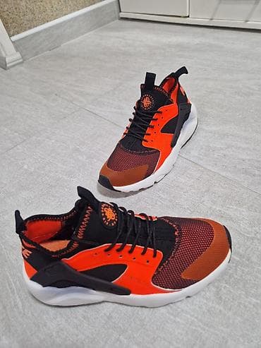 Trainers: Nike patike – model inspirisan Huarache stilom, veličina 38. - Boja — 2