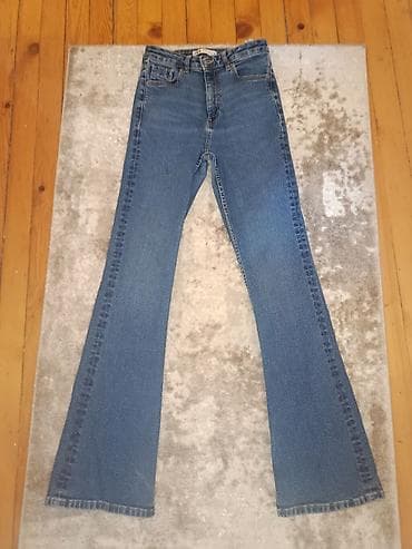 krem pantalone i plava kosulja: Zara ženske farmerke – zvoncare - Model: zvonaste nogavice, klasičan — 1