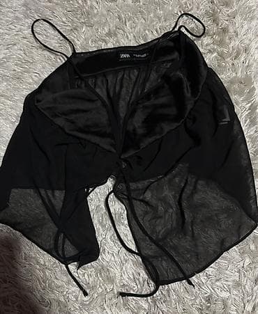 Zara ženska top/bluza na bretele u crnoj boji. Model sa tankim