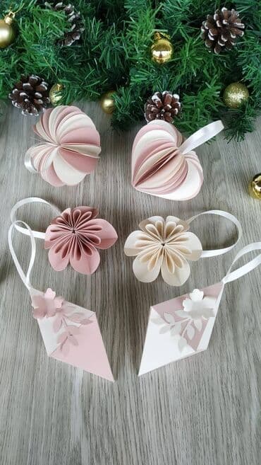 Ukrasi za jelku od kartona. Ručni rad. U bojama po želji. Cena na lalafo.rs Ukrasi za jelku od kartona. Ručni rad. U bojama po želji. Cena