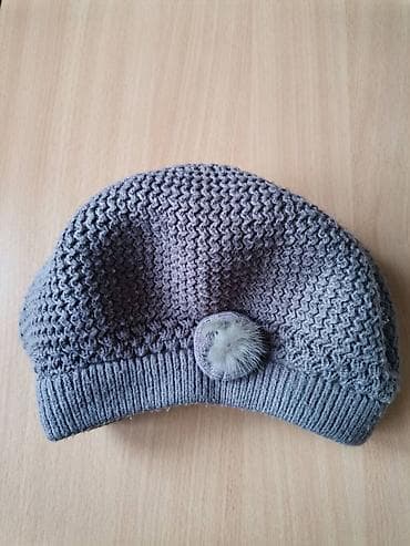 Donji delovi trenerke: Zimska ženska kapa. Veoma topla kapa za zimu. Malo nošena, stanje — 4