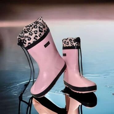 new yorker cizme: 32 do 35
2200 din — 1