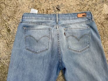 pazarske farmerke cena: LEVIS - original, predobre blede Leviske u odličnom stanju. Srednji — 7