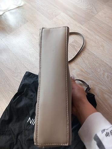 futrole za pasos: Nine West bukvalno nova torba prelep model,aktuelne boje,dimenzija — 4