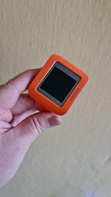 polovno telefoni: Samsung GALAXY Gear – pametni sat, narandžaste boje - Ekran — 6