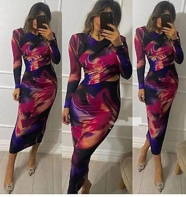 Dresses: Ženska midi haljina sa apstraktnim printom - Kroj: pripijena silueta — 1