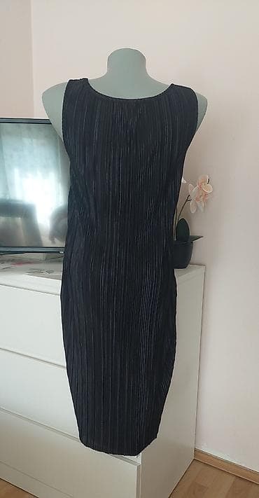 odece: Crna plisirana haljina bez rukava - Boja: crna sa blagim sjajem - — 3