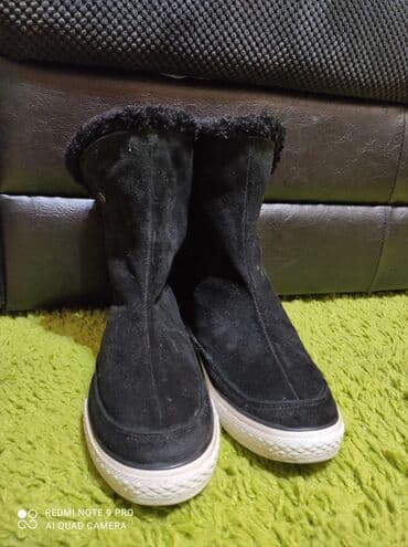 Personal Items: Ankle boots, Converse, 42 — 3