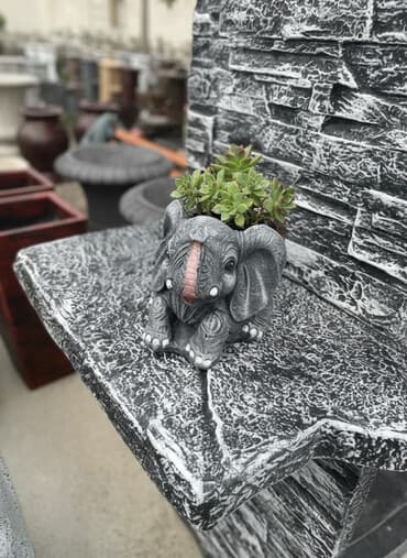 sampanjac mali: Betonska figura mali slon — 1