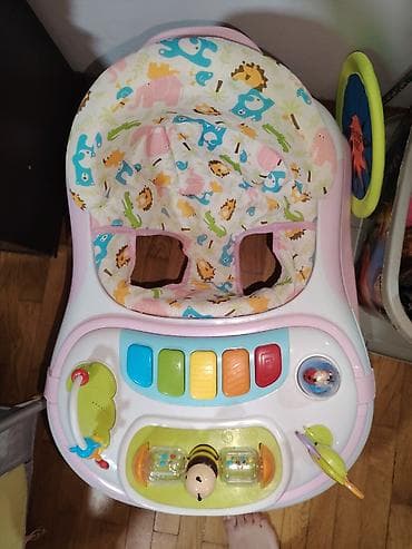 jakne od eko koze sa krznom: Hodalica za bebe URBAN – pink/bela - Udobno sedište sa naslonom i — 1