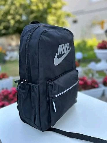 calvin klein trenerka: Ranac
3300 din 
30x43
💋 — 4