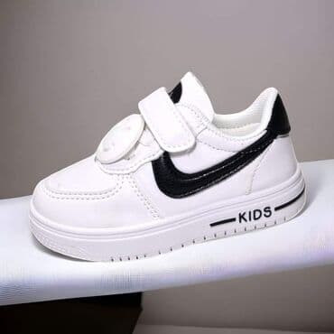 Predivan model izuzetno laganih patikica sa qumiranim pertlicama i na lalafo.rs Predivan model izuzetno laganih patikica sa qumiranim pertlicama i