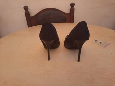 srebrna ogrlica sa krsticem: Pumps, 39 — 24