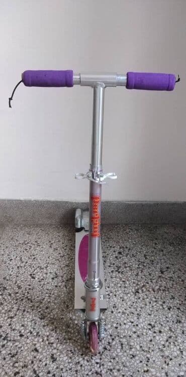 Trotineti, skejtbordovi i hoverbordovi: Trotinet Pertini aluminijumski na 3 tocka u odlicnom stanju,Svetleci — 3