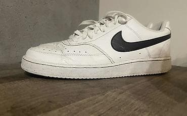 nike patike bele: Nike bele patike sa crnim Swoosh logom. Niski profil, klasičan — 3
