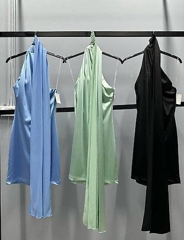 sipka za stvari: Elegantna mini haljina od satenskog materijala sa asimetričnim krojem — 2