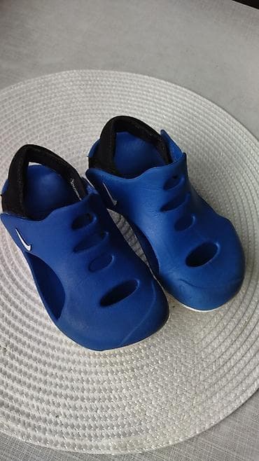 Nike decije sandale. Nosene,ali u dobrom stanju. Velicina