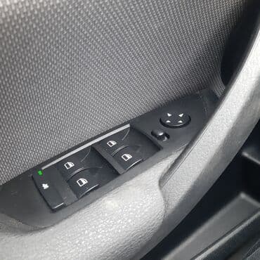 tuning i styling oprema: Bez dinara ulaganja. Vlasnik, registrovan, garažiran. Stanje fabričko — 11