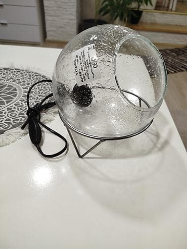 Stona lampa TOSel – model ARO621, dizajnirana u Francuskoj. -