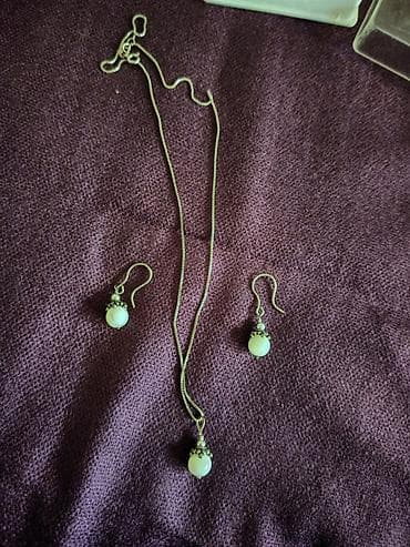 Elegantan set nakita – ogrlica i minđuše s bisernim perlama - Set na lalafo.rs Elegantan set nakita – ogrlica i minđuše s bisernim perlama - Set
