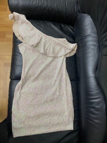 Haljina u M velicini,jednom nosena