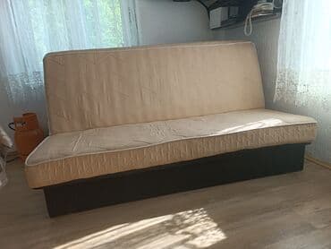 sto i stolica za devojcice: Kauč na razvlačenje sa prostorom za odlaganje posteljine. Poseduje — 2